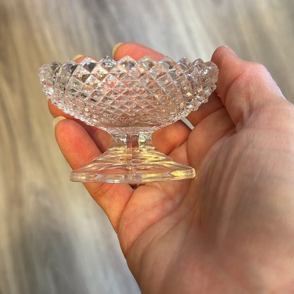 Vintage Westmoreland English Hobnail Clear Glass Sawtooth Pedestal Salt Cellar - Picture 2 of 4